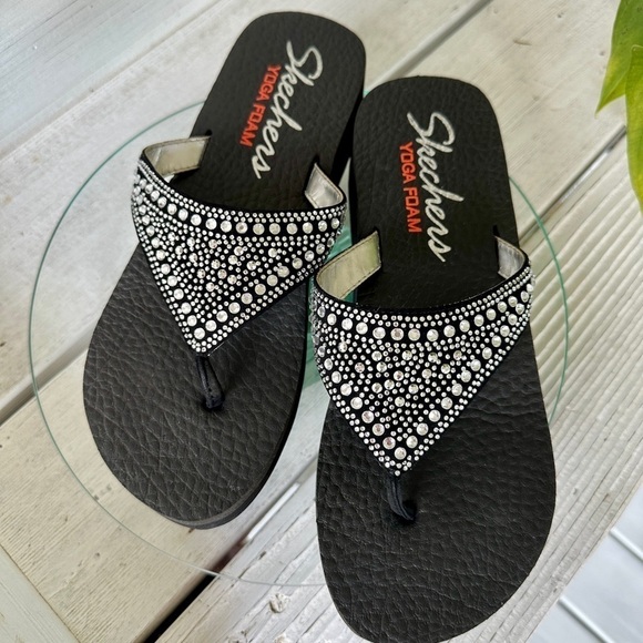 SKECHERS, YOGA FOAM, BLACK, CALI VINYASA-STONE CANDY SANDAL. SIZE 9 - Picture 2 of 7